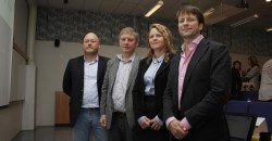 - Vi har tradisjon på å kunne snu oss fort i Rana. Jeg er sikker på at vi skal få det til! sier adm. dir. Bjørn Bjørkmo i Mo Industripark AS. Her sammen med (f.v.) Martyn Wilmott, Vivian Lorentzen og Rik Nugteren i Wasco.